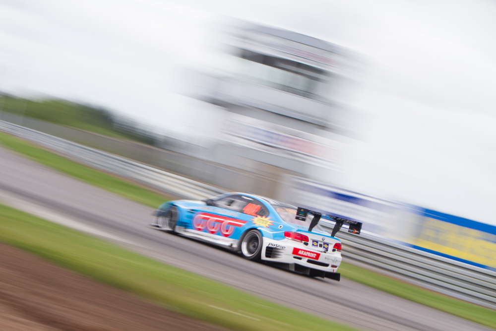 Der er for alvor kommet fart i den fragtmandsblå BMW M3 GT2
(Foto: Gripping Media ApS)